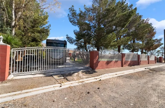 $3,500 | 724 North Fogg Street, Las Vegas, NV 89110