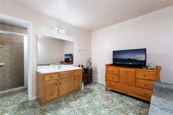 $3,500 | 724 North Fogg Street, Las Vegas, NV 89110