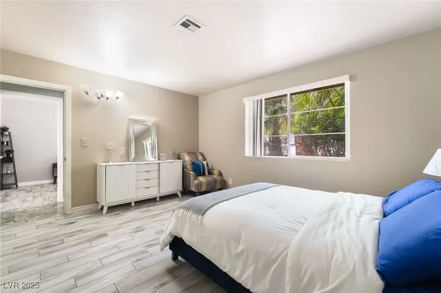 $3,500 | 724 North Fogg Street, Las Vegas, NV 89110