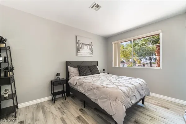 $3,500 | 724 North Fogg Street, Las Vegas, NV 89110