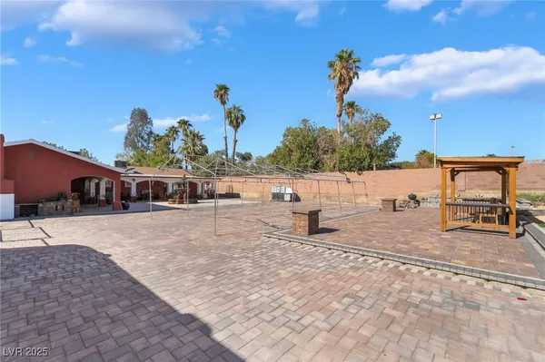 $3,500 | 724 North Fogg Street, Las Vegas, NV 89110