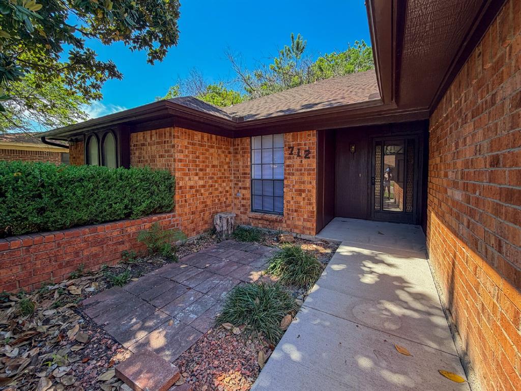 712 Pecan Street Burleson, TX 76028 - Photo 4 of 31