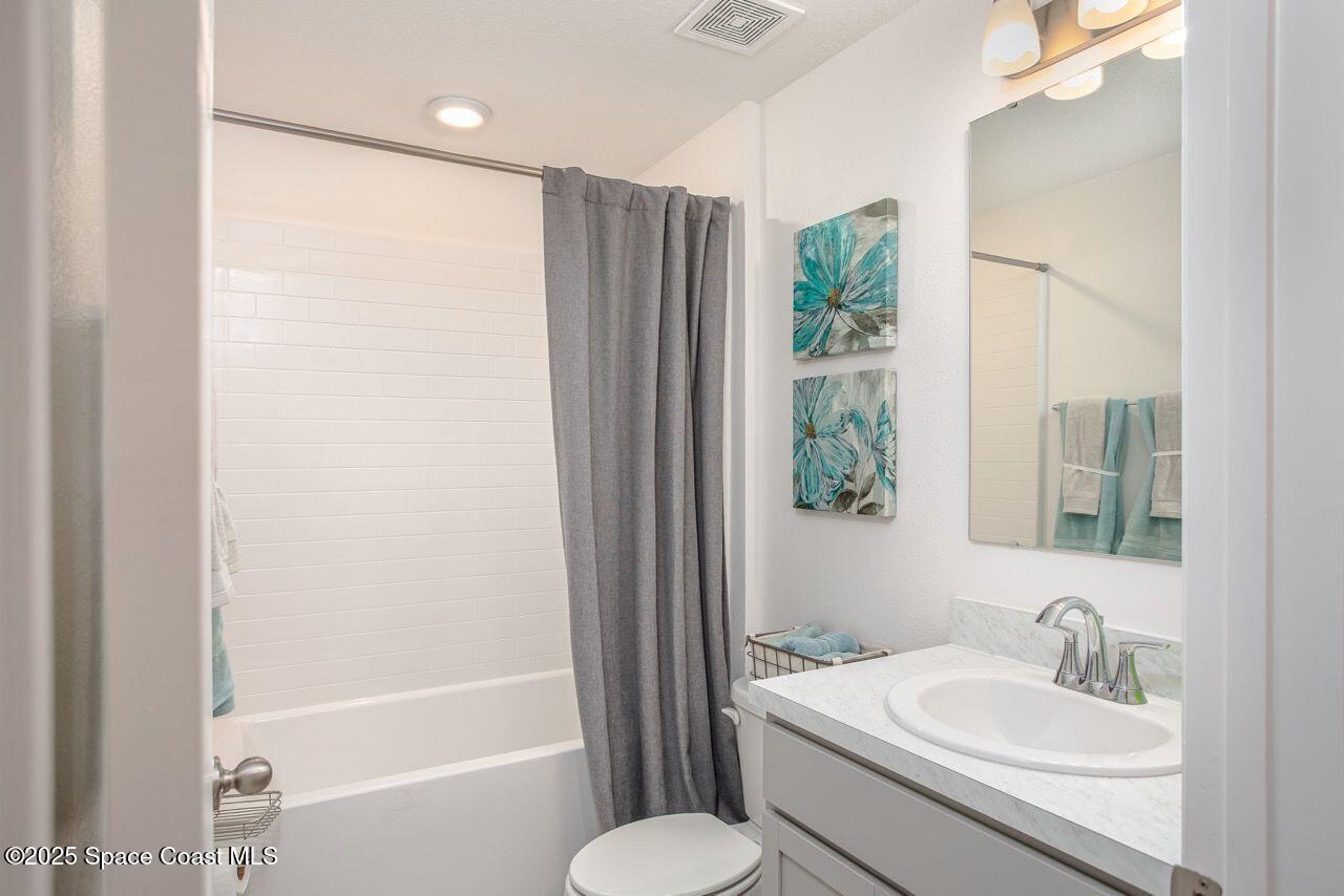 592 Plumbago Road Northwest Palm Bay, FL 32907 - Photo 15 of 20 a bathroom with a sink toilet and shower