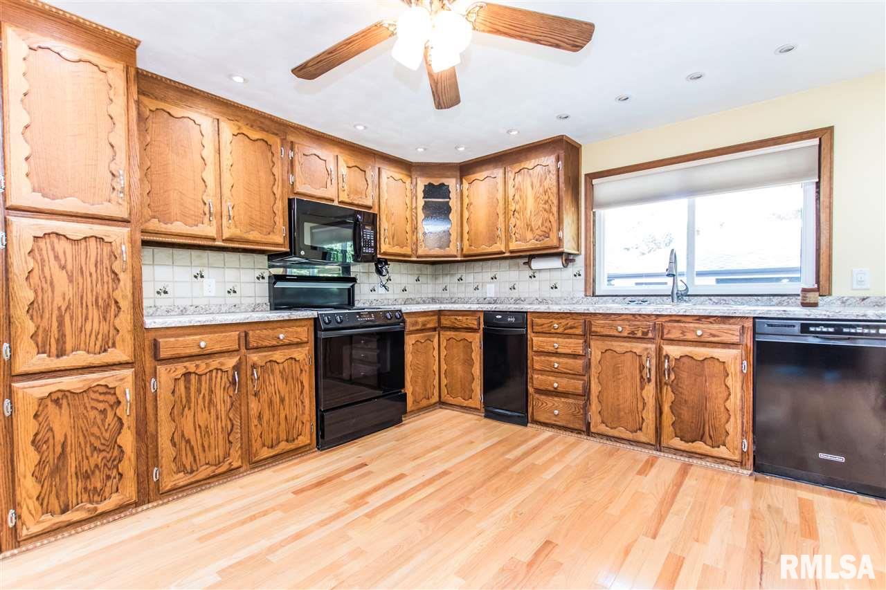 1323 South Maxwell Road Peoria, IL 61607 - Photo 3 of 31 Gallery Image 3