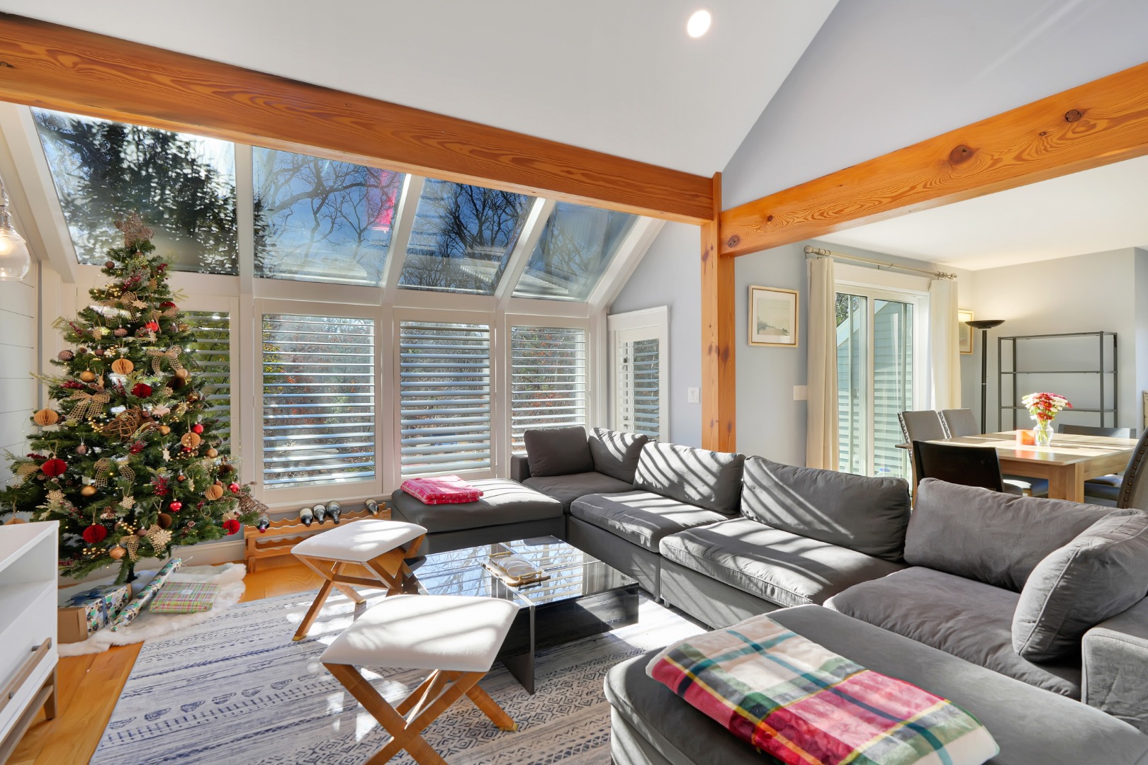 7 Meetinghouse Village Way Edgartown, MA 02539 - Photo 5 of 27 a living room with furniture and a potted plant
