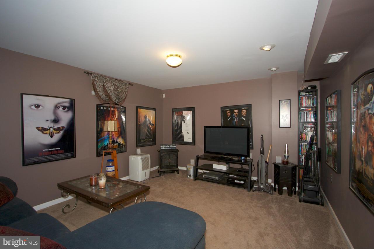 387 Enfield Road Joppa, MD 21085 - Photo 14 of 18 Family Room