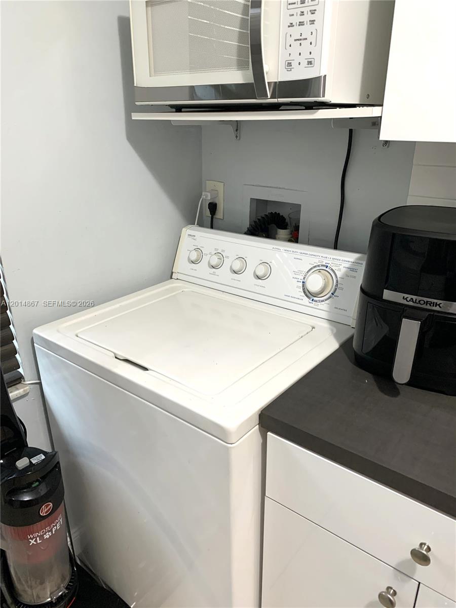 4904 Southwest 139th Court Miami, FL 33175 - Photo 8 of 20 a utility room with dryer and washer