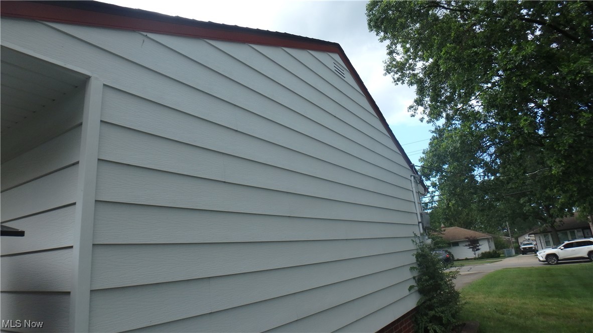 2901 Dentzler Road Parma, OH 44134 - Photo 4 of 25 Exterior view