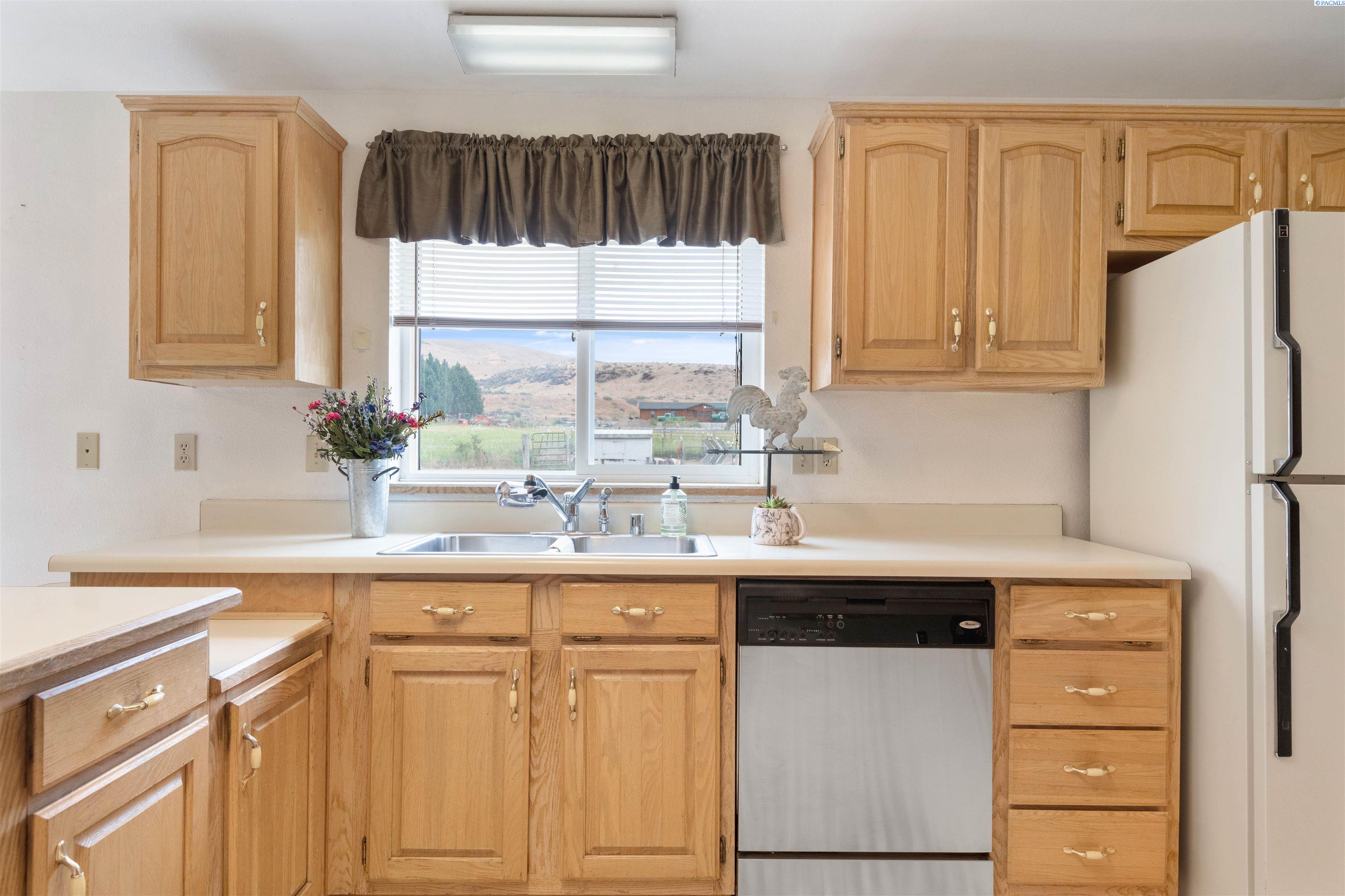 58903 Demoss Road Benton City, WA 99320 - Photo 6 of 45 Gallery Image 6
