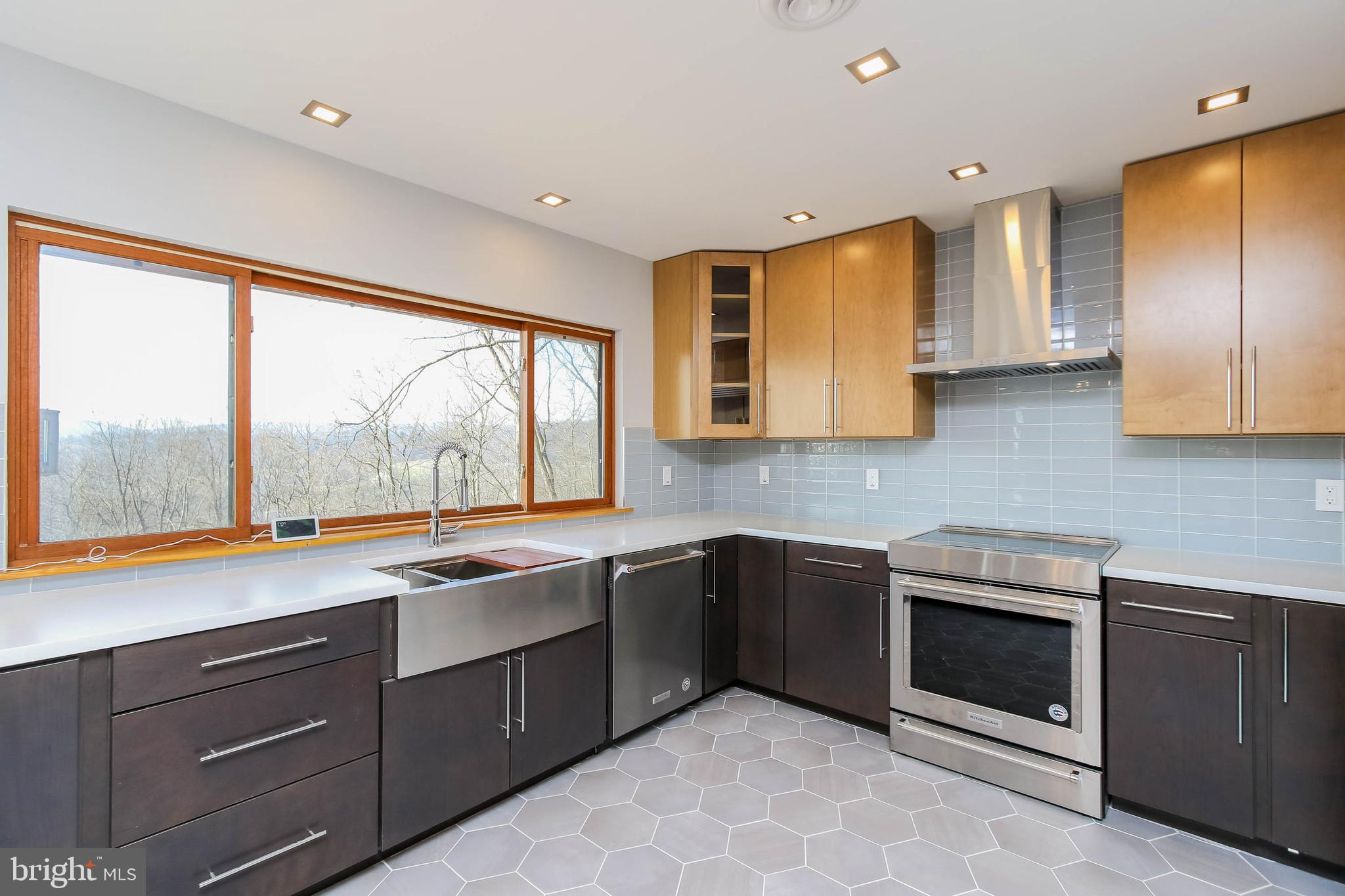 2943 Ward Kline Road Myersville, MD 21773 - Photo 12 of 69 High-End Kitchen updates everywhere!