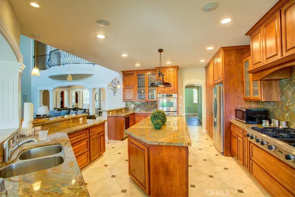 $1,695,000 | 32557 Pine Cone Court, Running Springs, CA 92382