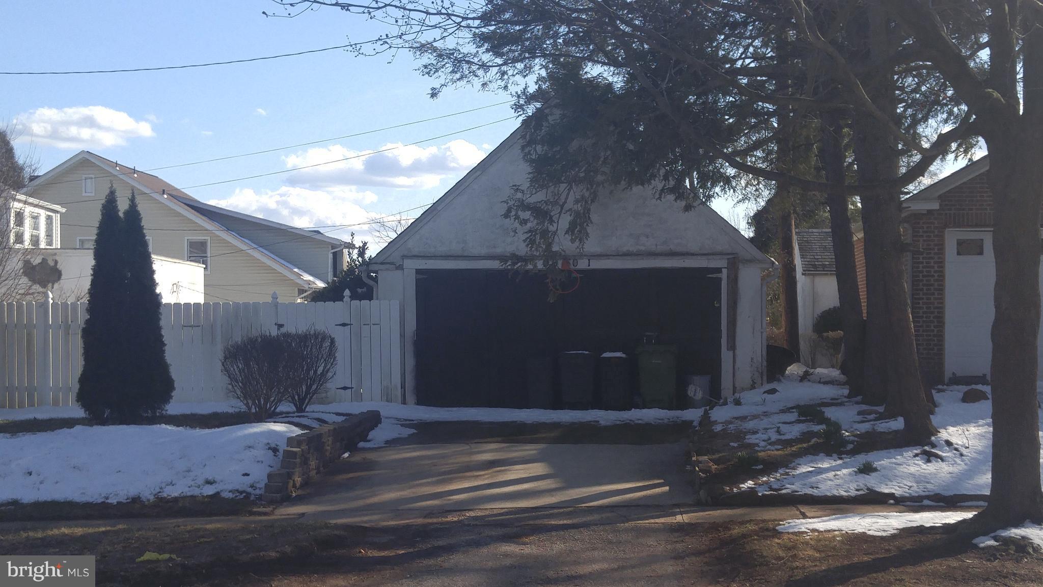 3601 Dorchester Road Baltimore, MD 21215 - Photo 12 of 12 Garage