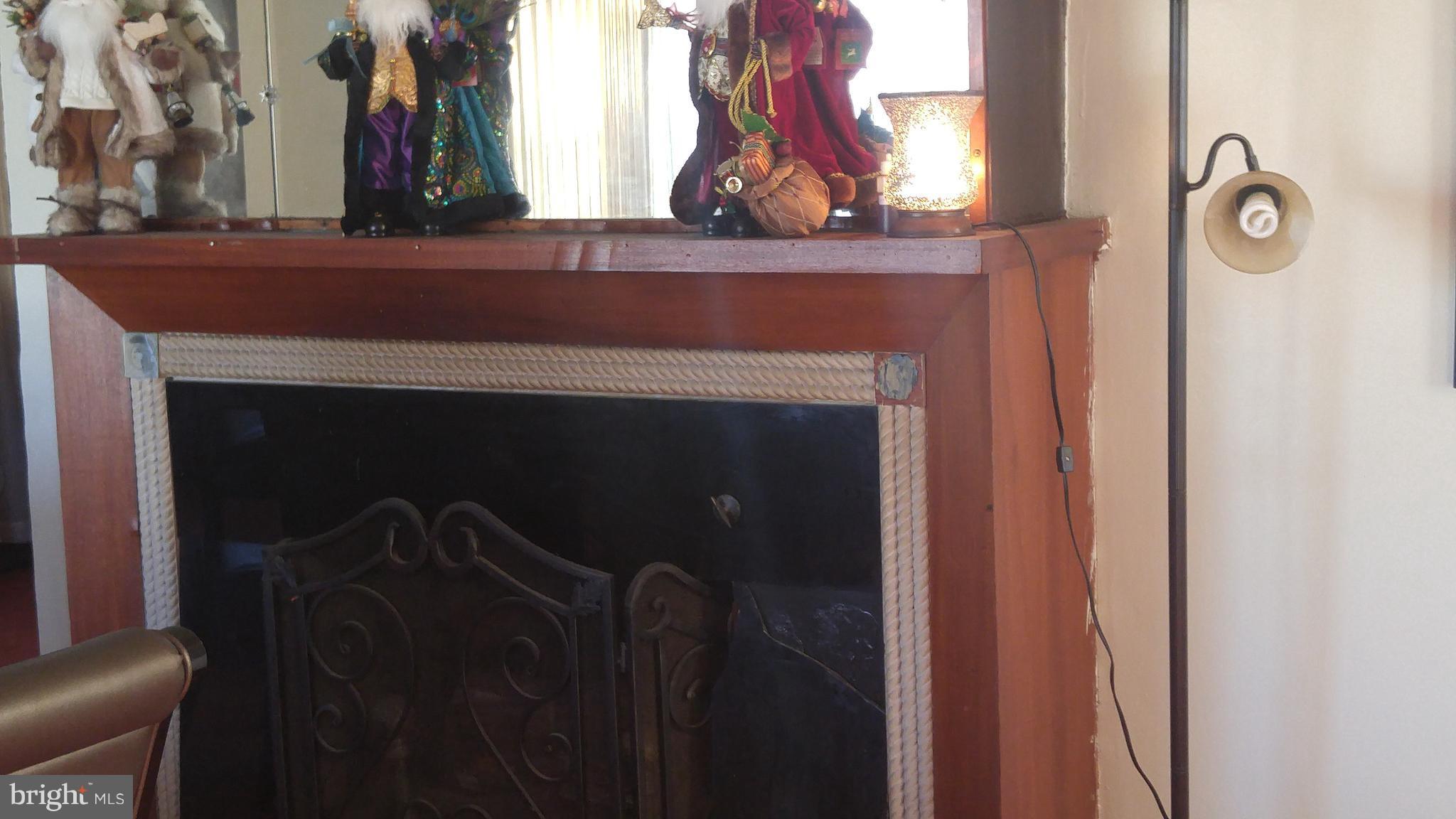 3601 Dorchester Road Baltimore, MD 21215 - Photo 5 of 12 Living Room