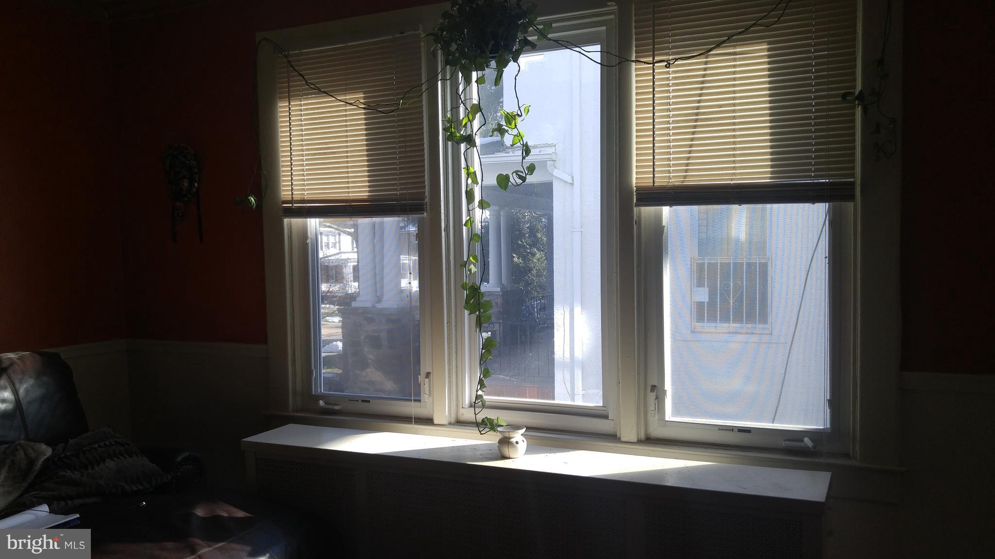 3601 Dorchester Road Baltimore, MD 21215 - Photo 8 of 12 Window