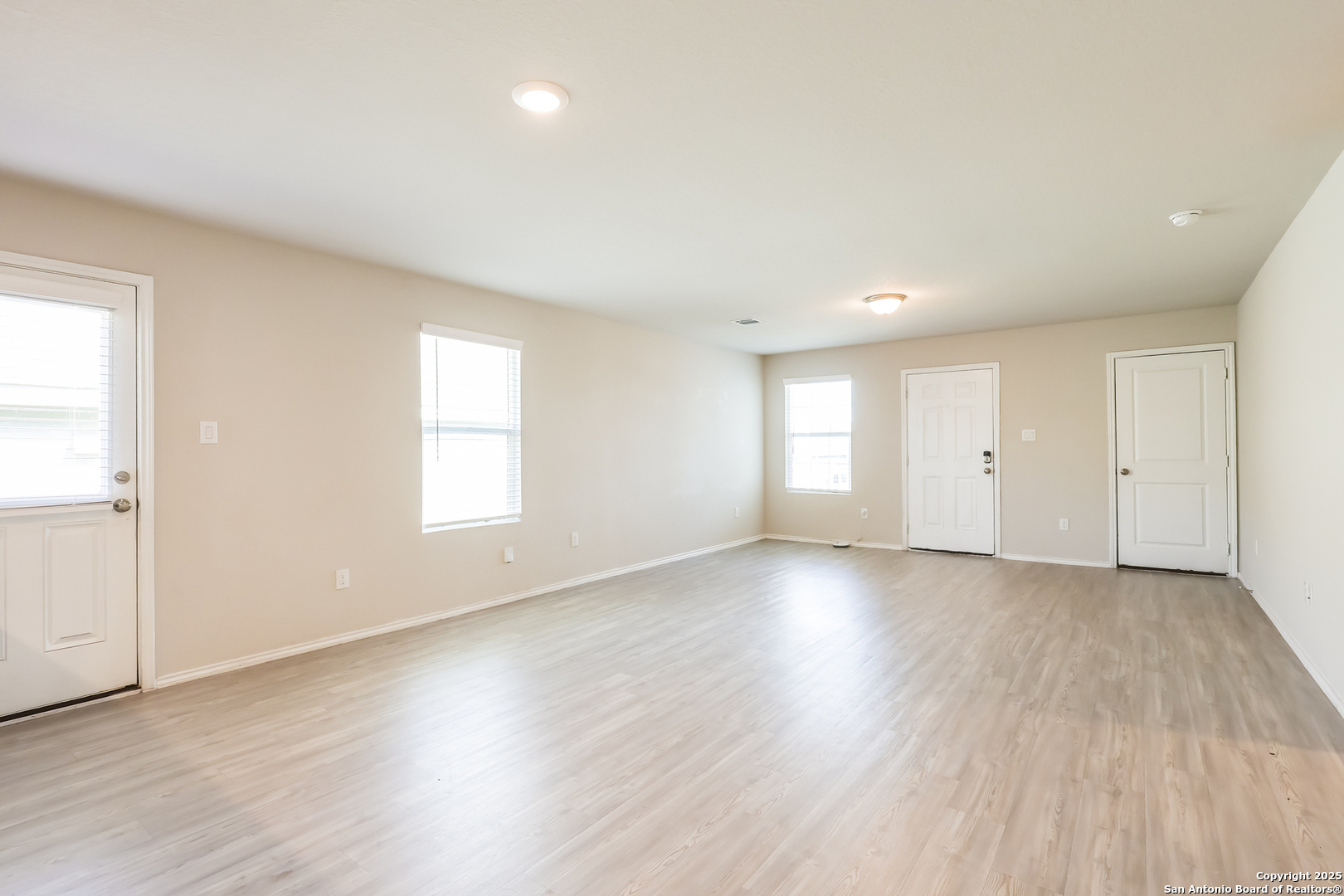 6419 Pickaxe Way San Antonio, TX 78252 - Photo 4 of 15