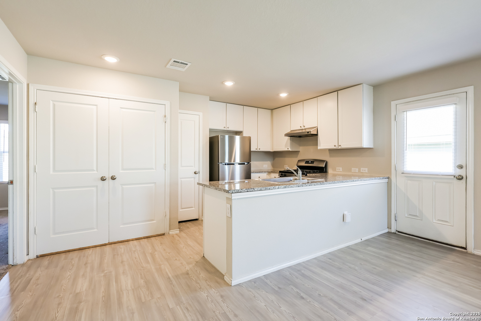 6419 Pickaxe Way San Antonio, TX 78252 - Photo 5 of 15