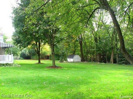 1665 Oakstone Drive Rochester, MI 48309 - Photo 2 of 13 Back