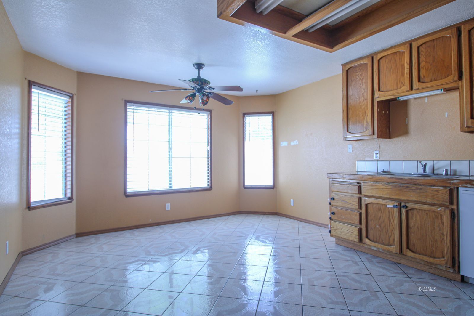 925 West Tamarisk Avenue Ridgecrest, CA 93555 - Photo 13 of 37