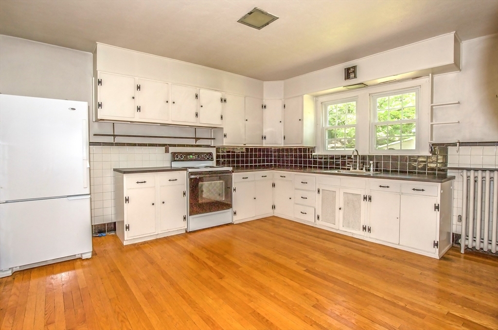 408 Maple Road Longmeadow, MA 01106 - Photo 8 of 30