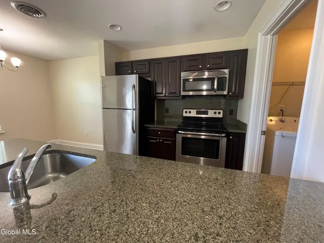 $1,725 | 74 Weibel Avenue, Unit 13SR202, Saratoga Springs, NY 12866