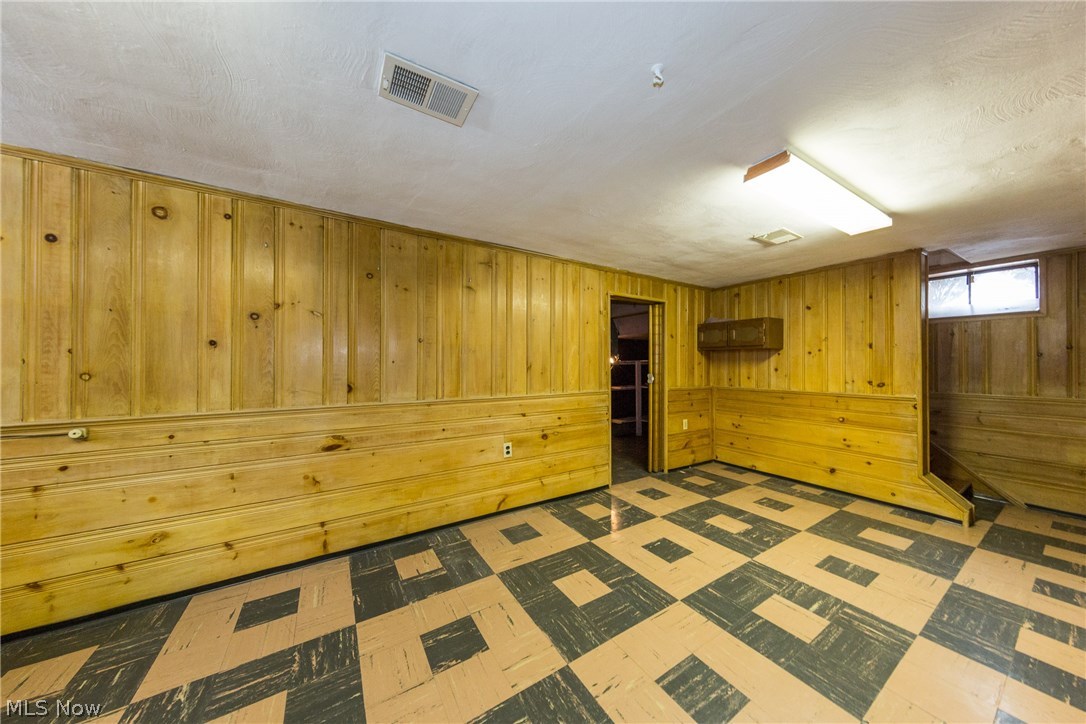 2267 Edgerton Road Cleveland, OH 44118 - Photo 28 of 33