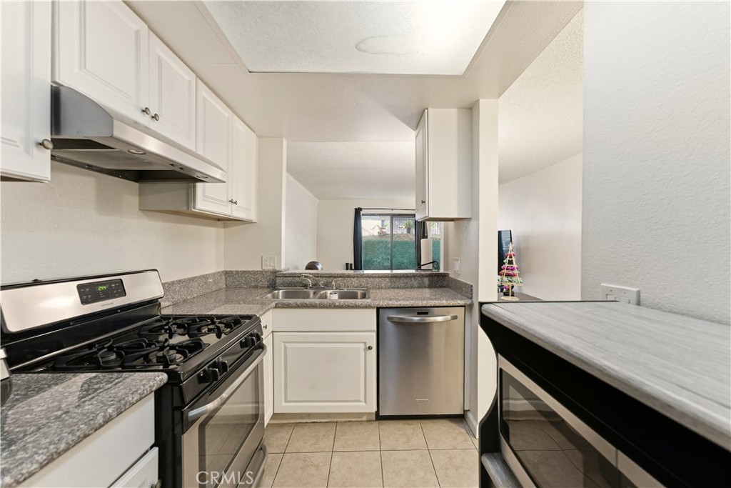 600 West 3rd Street, Unit B116 Santa Ana, CA 92701 - Photo 5 of 9 a kitchen with a stove and a sink