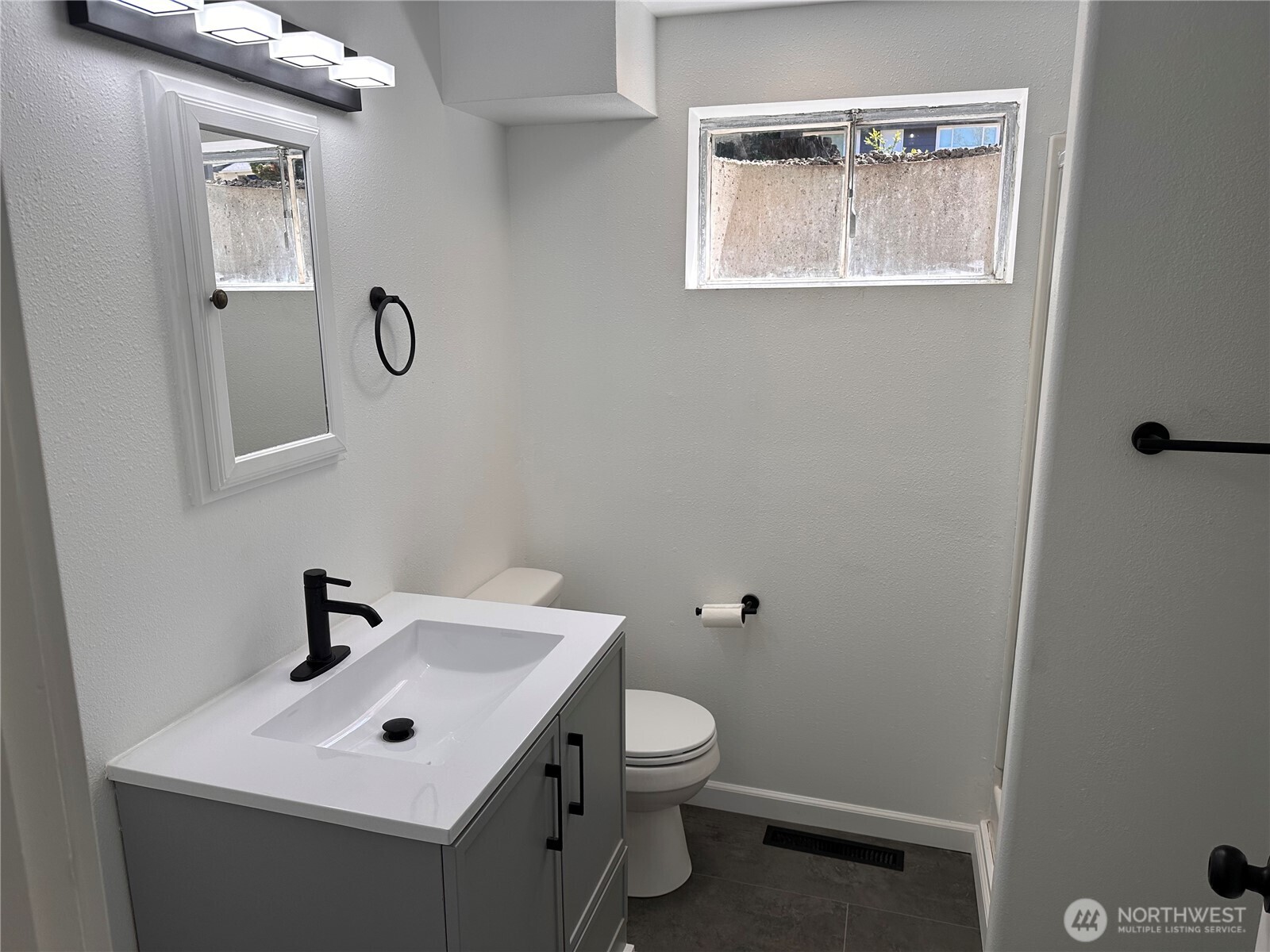 3219 Halverson Avenue Bremerton, WA 98310 - Photo 22 of 40