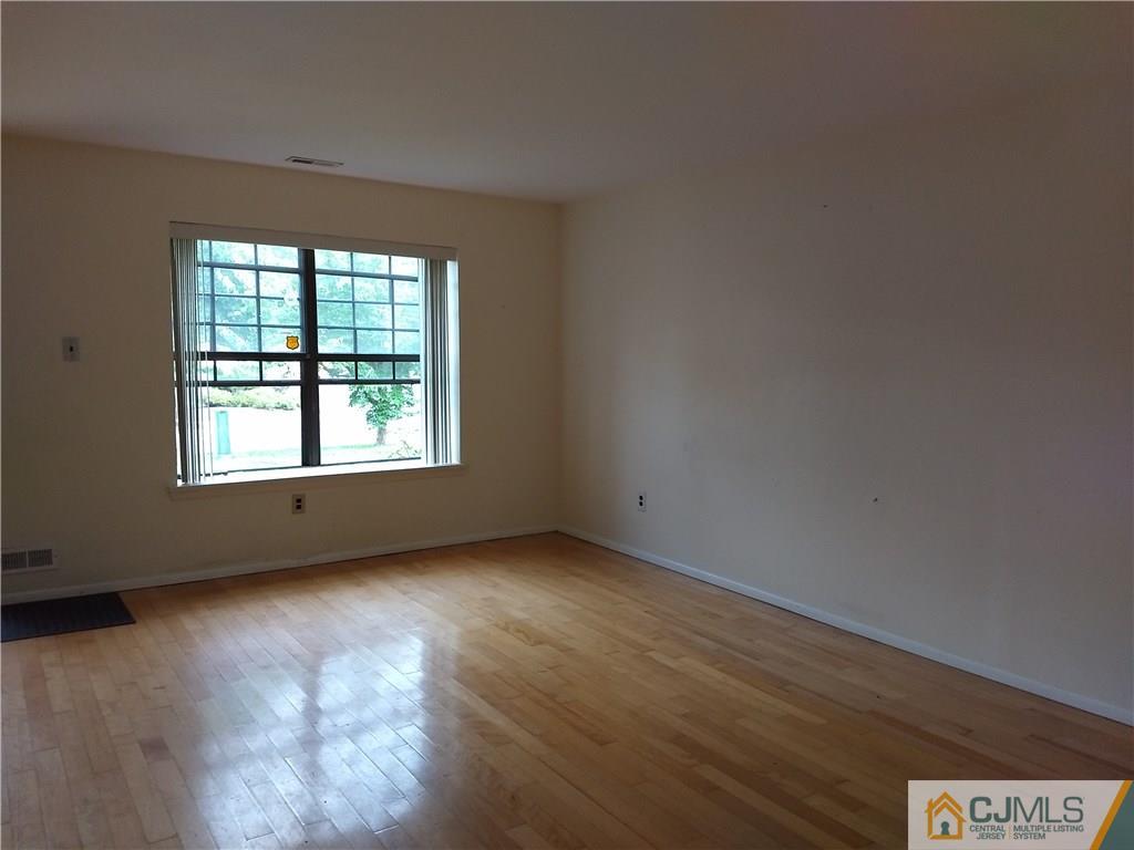 21 Rutledge Court East Brunswick, NJ 08816 - Photo 2 of 20 Gallery Image 2