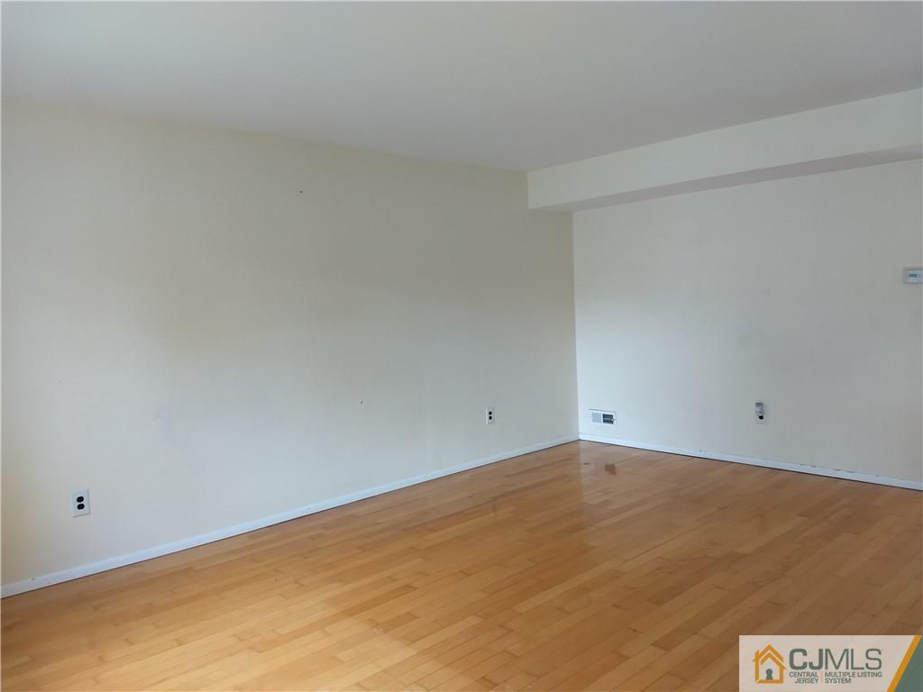 21 Rutledge Court East Brunswick, NJ 08816 - Photo 3 of 20 Gallery Image 3