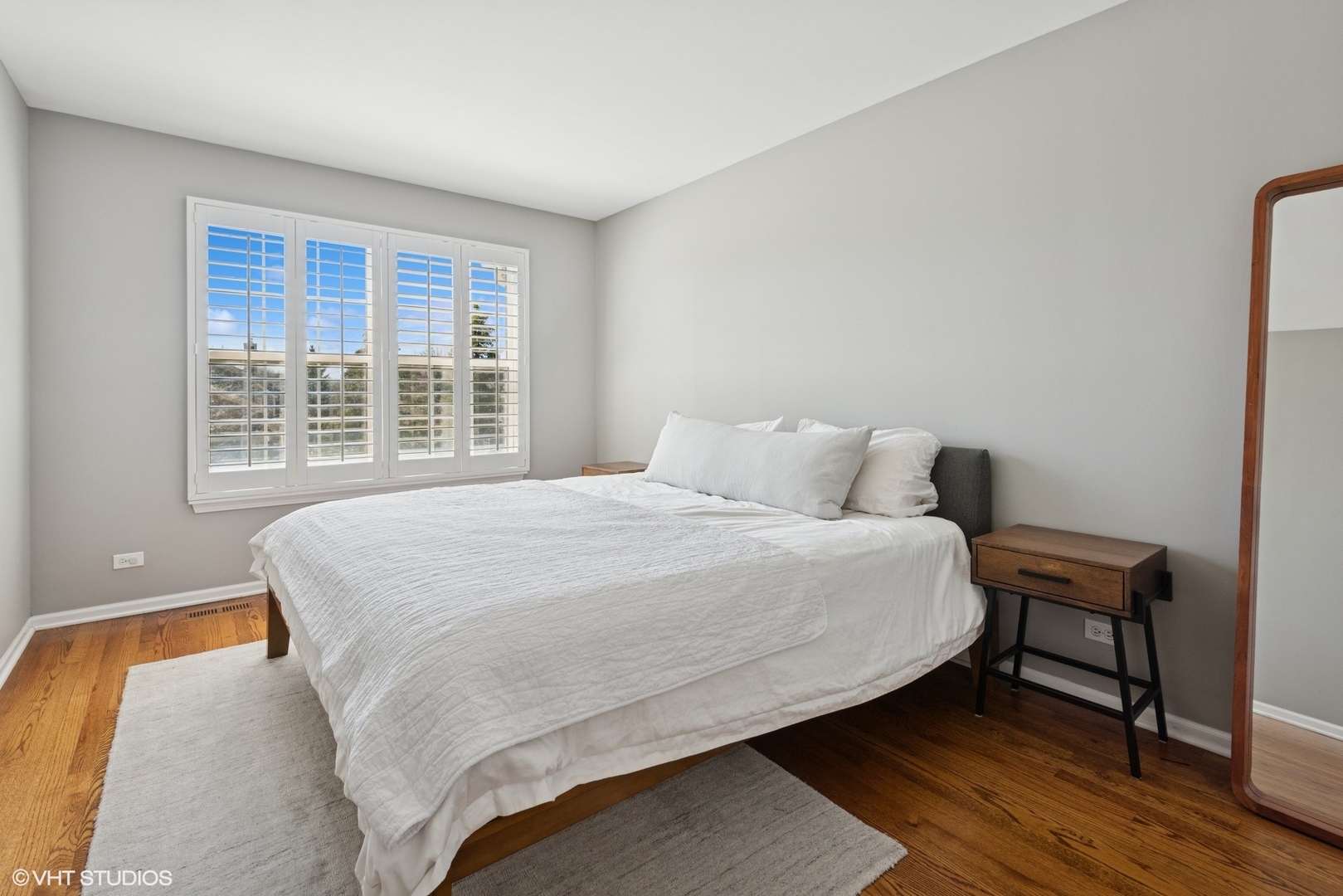 54 Andover Circle Northbrook, IL 60062 - Photo 15 of 26 a bedroom with a bed table and a window