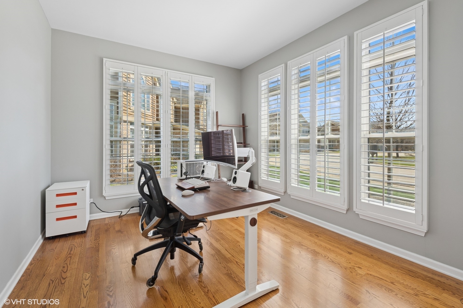 54 Andover Circle Northbrook, IL 60062 - Photo 2 of 26 a workspace with furniture and a window