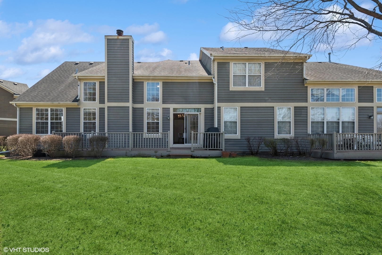 54 Andover Circle Northbrook, IL 60062 - Photo 22 of 26 a front view of a house with garden