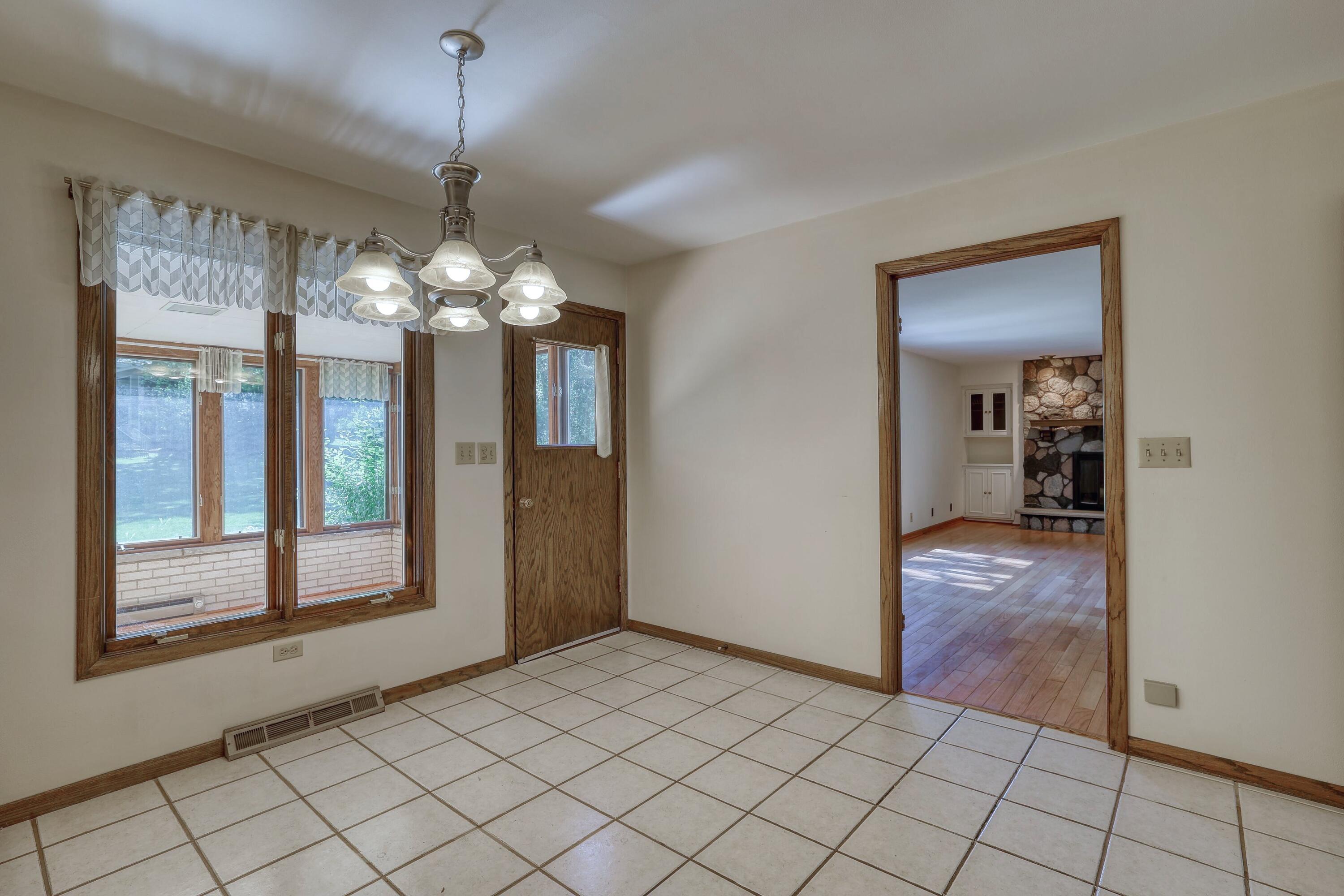 3910 Fresno Road Brookfield, WI 53045 - Photo 5 of 47 Kitchen