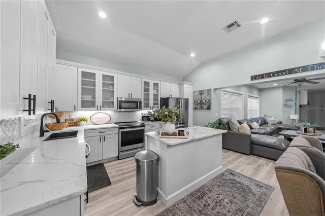 $849,900 | 15340 Southeast 140th Avenue Road, Weirsdale, FL 32195