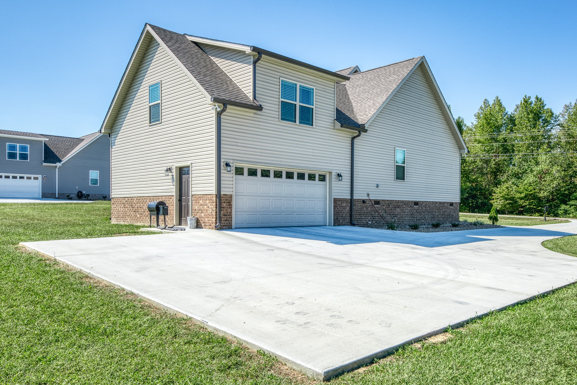 8606 Fredonia Road Manchester, TN 37355 - Photo 4 of 29 a front view of a house with a yard and garage