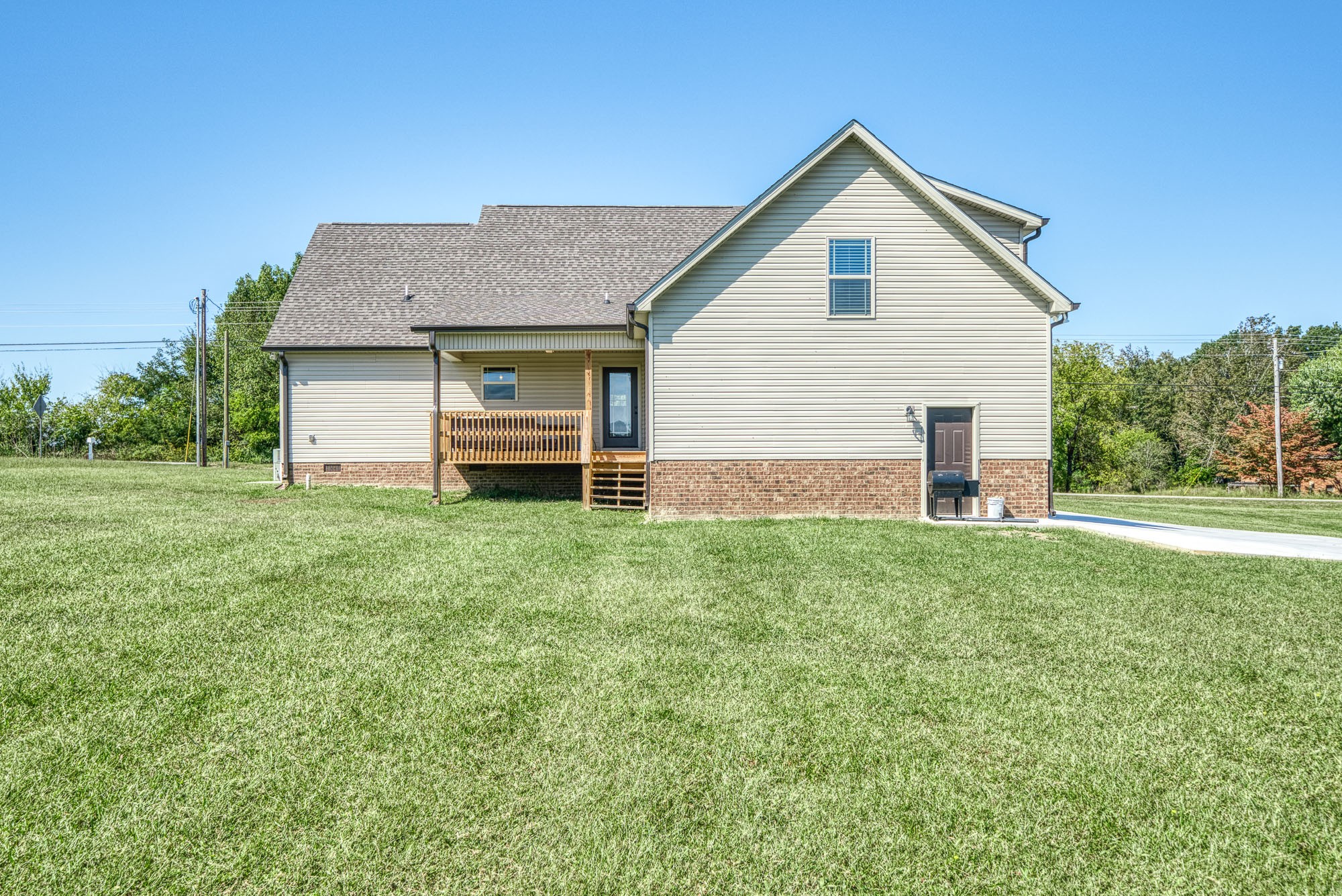 8606 Fredonia Road Manchester, TN 37355 - Photo 5 of 29 a front view of house with yard and green space