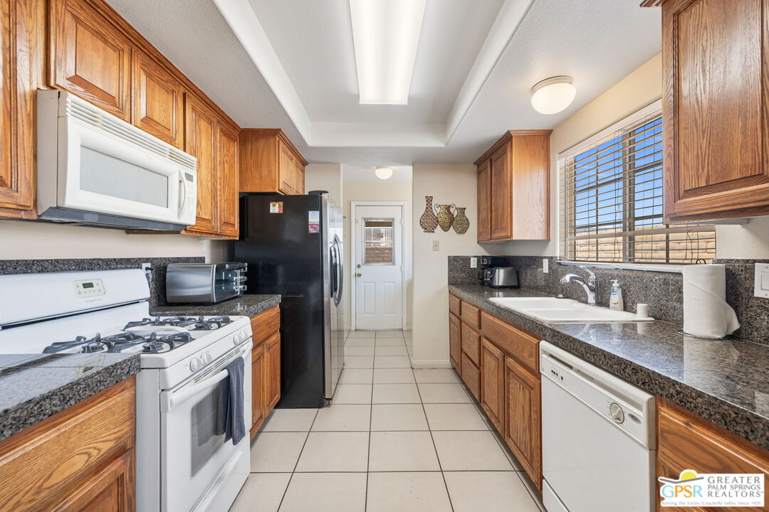 44593 Roundtable Street Indio, CA 92201 - Photo 8 of 49