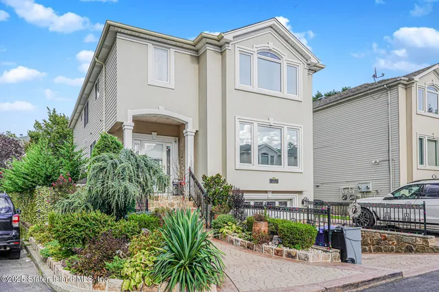 $1,269,000 | 7 Irene Lane | Tottenville