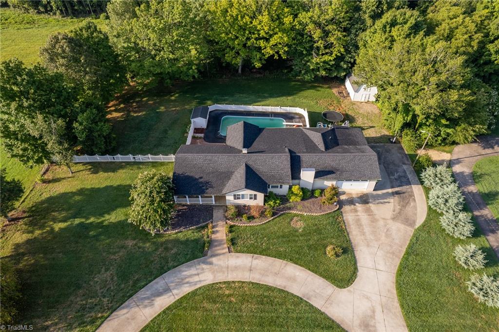 241 Arnold Road Lexington, NC 27295 - Photo 2 of 37