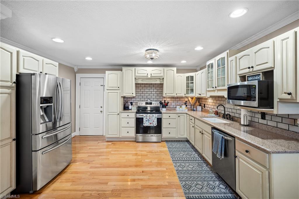 241 Arnold Road Lexington, NC 27295 - Photo 4 of 37