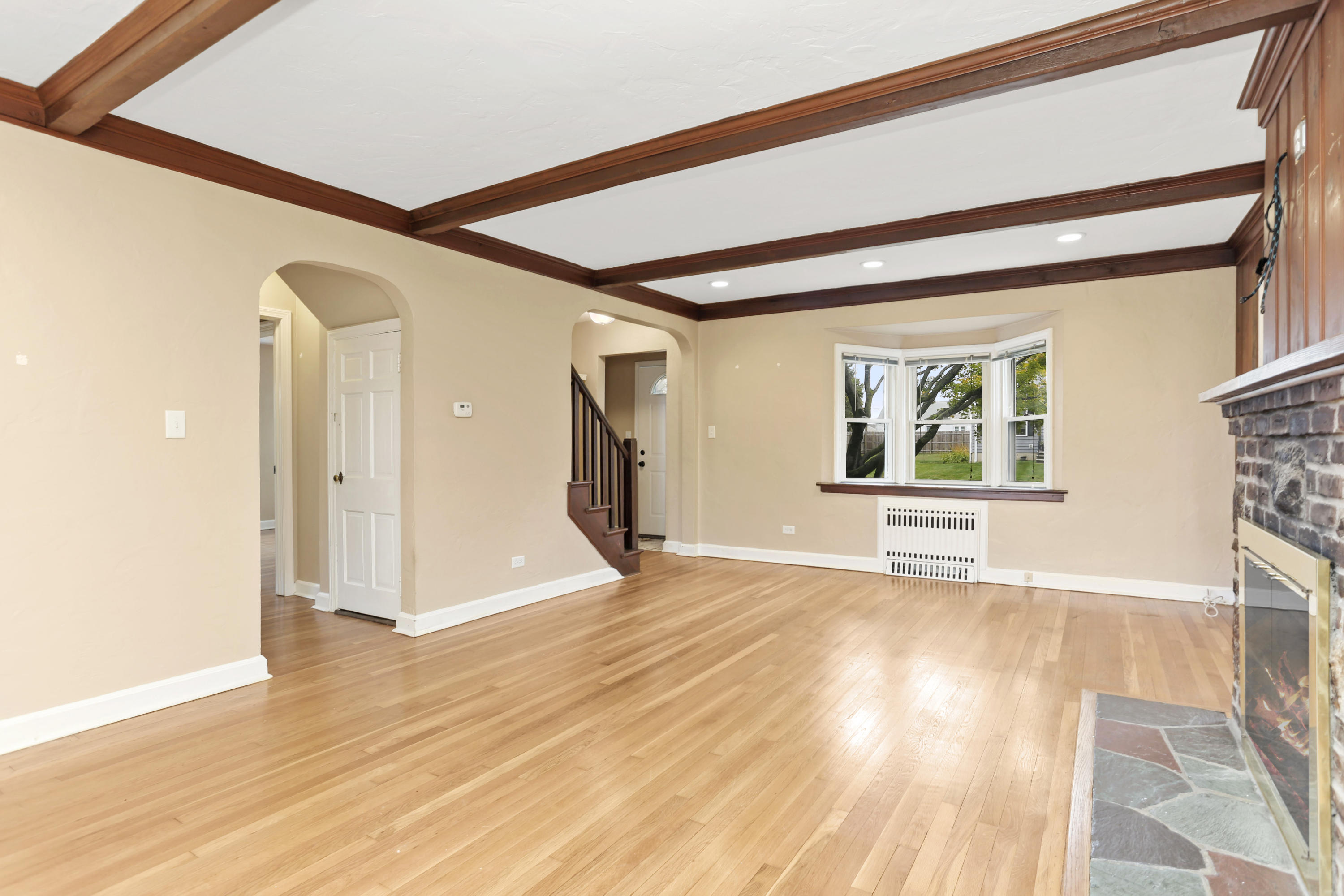 27 Maitland Road Stamford, CT 06906 - Photo 2 of 22 27 Maitland Rd Stamford CT-print-003-026