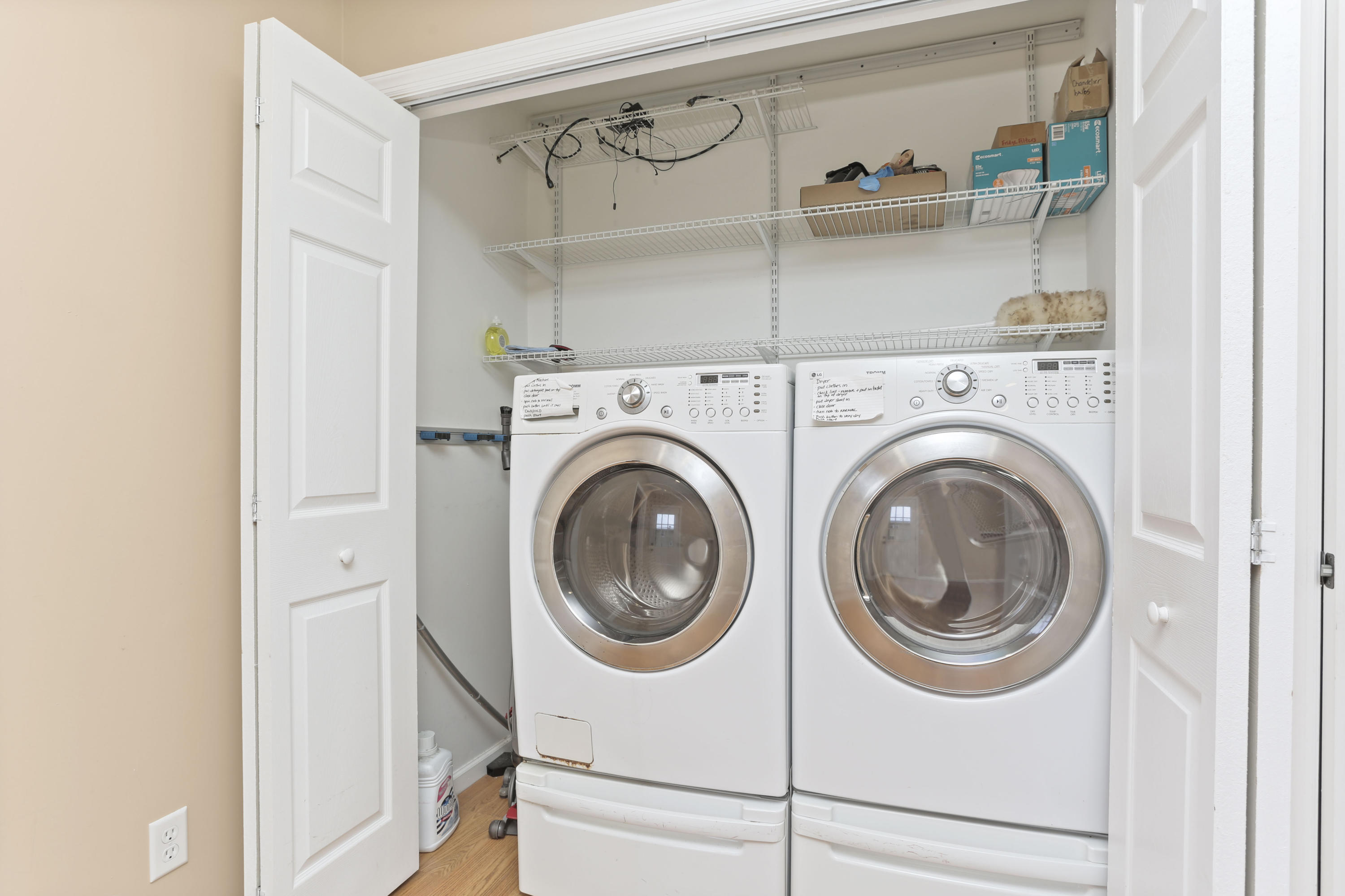 27 Maitland Road Stamford, CT 06906 - Photo 8 of 22 27 Maitland Rd Stamford CT-print-015-010
