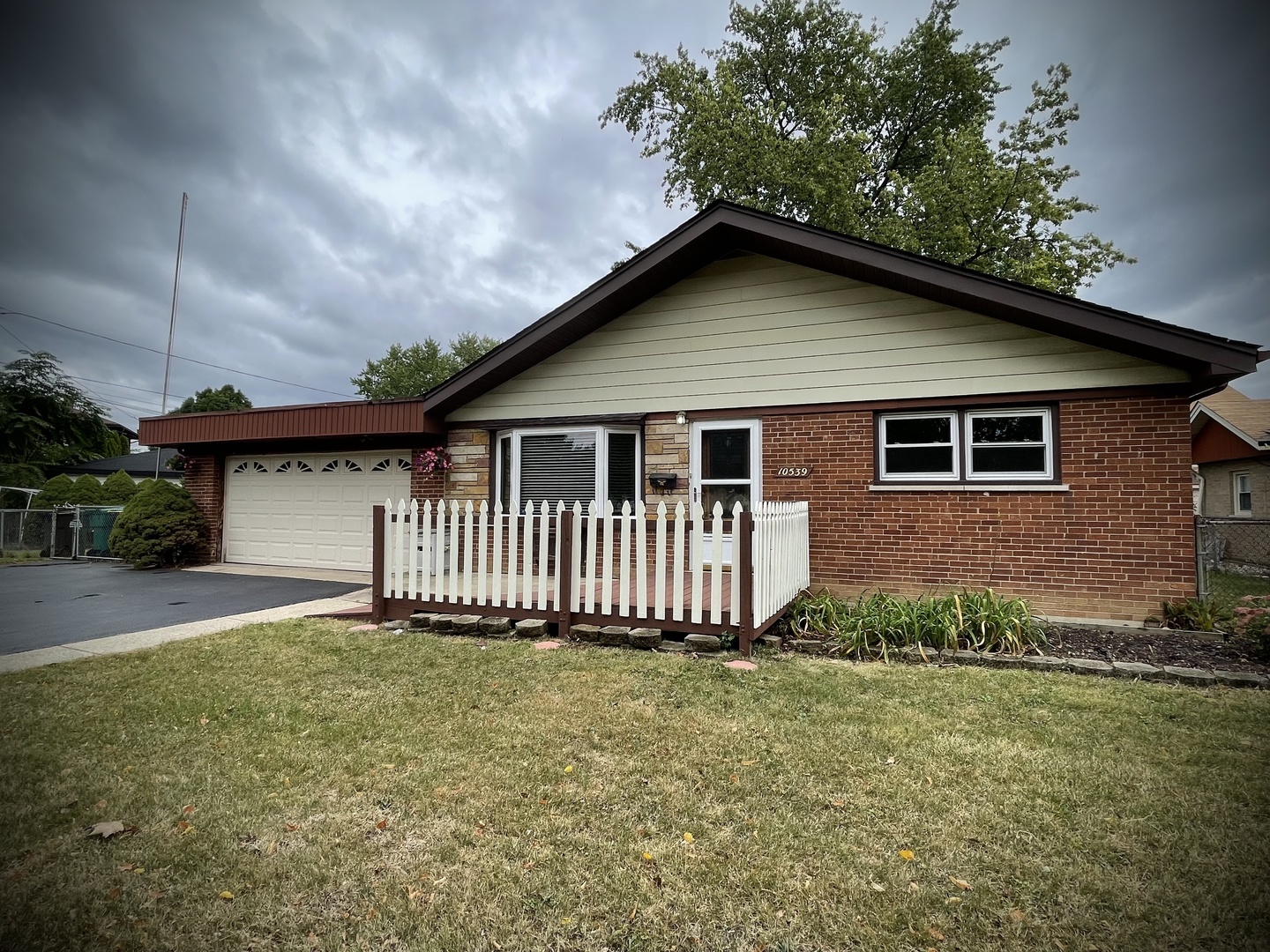 10539 Oak Avenue Chicago Ridge, IL 60415 - Photo 1 of 19