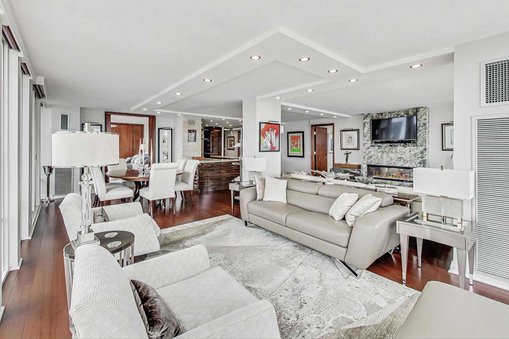 200 East Delaware Place, Unit 30C Chicago, IL 60611 - Photo 14 of 57