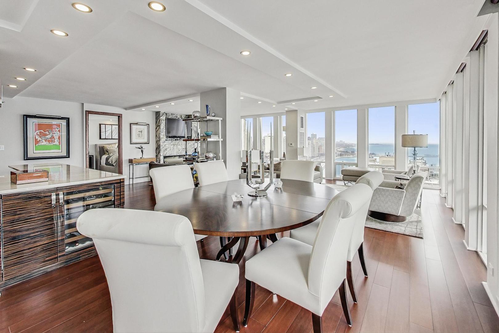 200 East Delaware Place, Unit 30C Chicago, IL 60611 - Photo 19 of 57