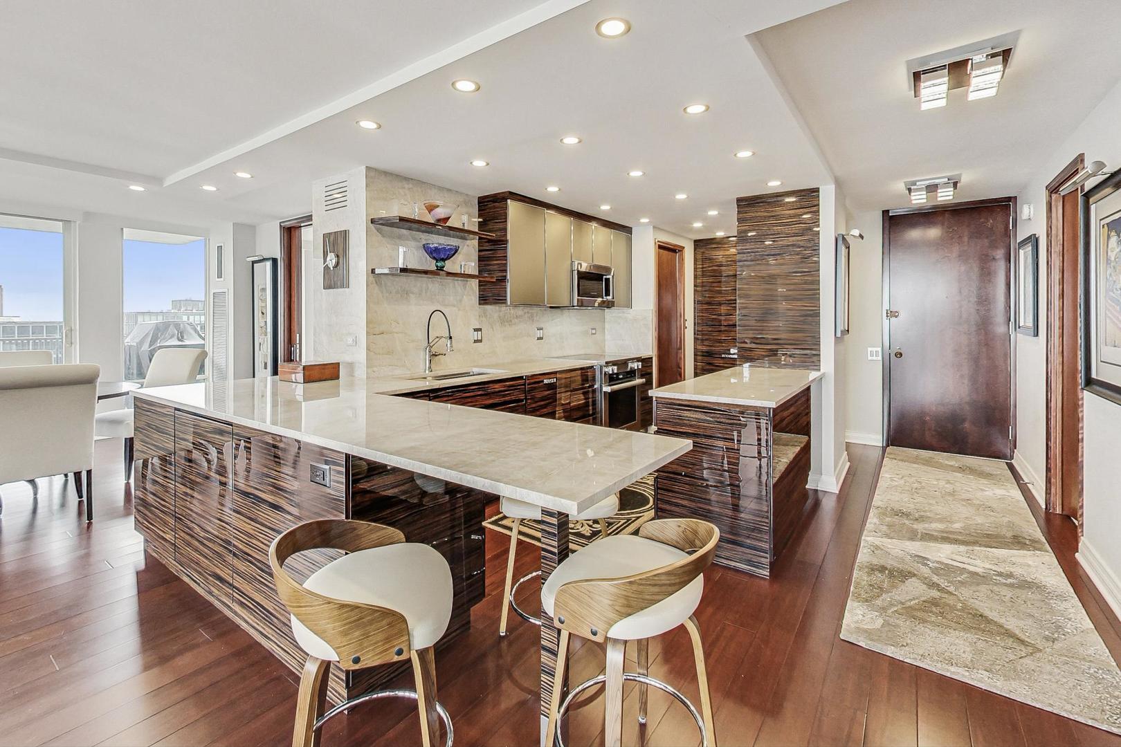 200 East Delaware Place, Unit 30C Chicago, IL 60611 - Photo 21 of 57