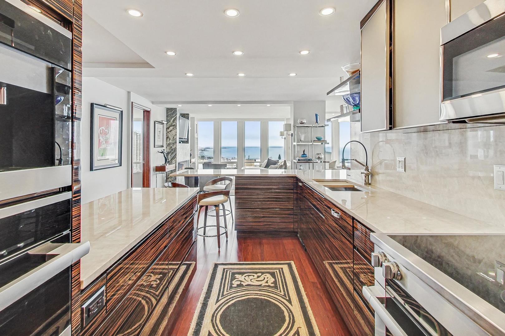 200 East Delaware Place, Unit 30C Chicago, IL 60611 - Photo 24 of 57