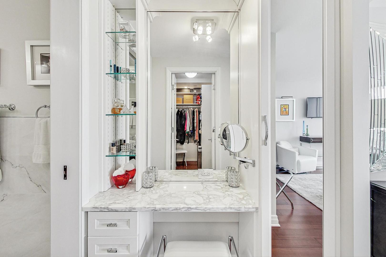 200 East Delaware Place, Unit 30C Chicago, IL 60611 - Photo 31 of 57