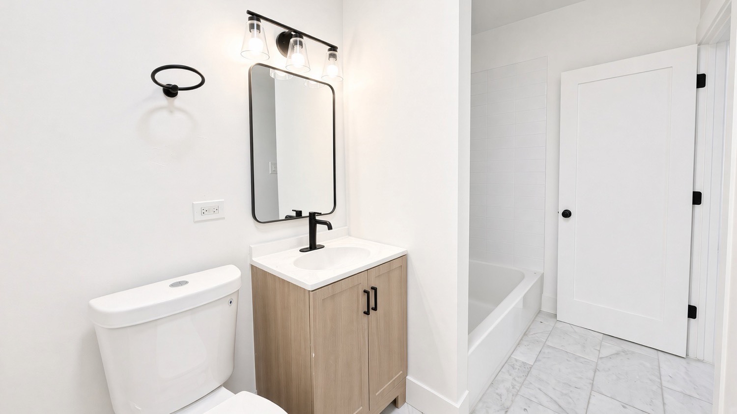 4347 West Irving Park Road, Unit 2E Chicago, IL 60641 - Photo 11 of 11 Gallery Image 11
