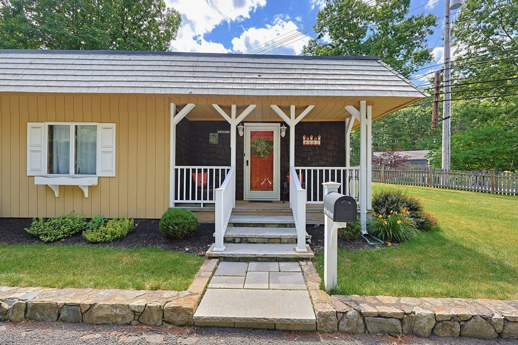 665 South Street Walpole, MA 02081 - Photo 2 of 40